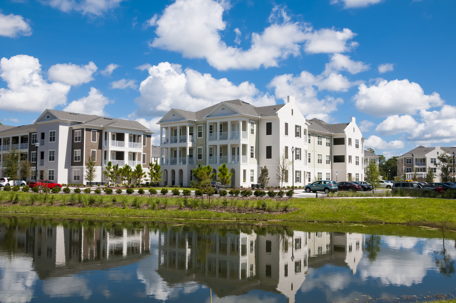 canstockphoto21420880 Quality Interior and Exterior Condo Painting